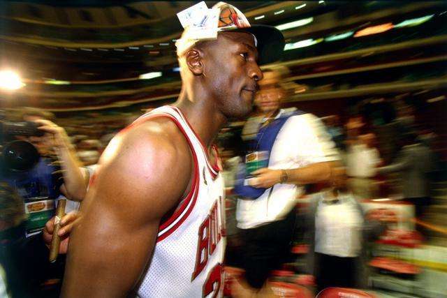 一夜NBA3大消息！姚明恩师逝世，库里牵手李宁，文班将签超级合同